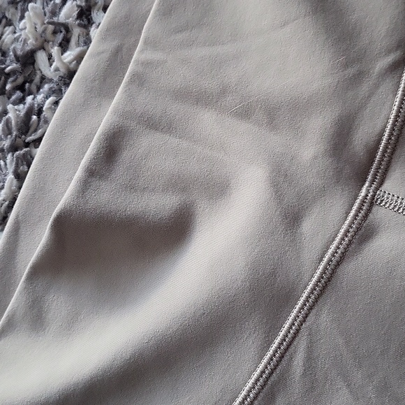 Aritzia TNA Life bike shorts size S 7' length - Picture 3 of 5